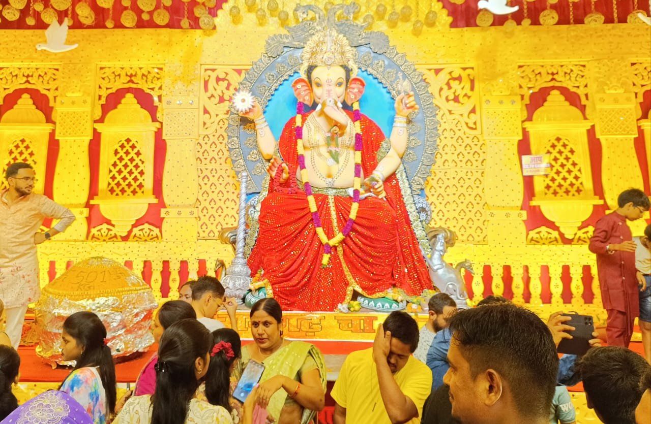 रामगढ़ में गणेश महोत्सव के मौके पर भव्य पूजा पंडाल और भगवान की आकर्षक प्रतिमाएं स्थापित, पूजा आरंभ