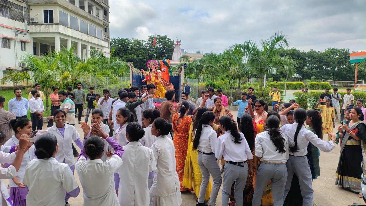 राधा गोविन्द विश्वविद्यालय में भगवान श्री गणेश जी का पूजन एवं विसर्जन बड़े हर्षोल्लास के साथ किया गया