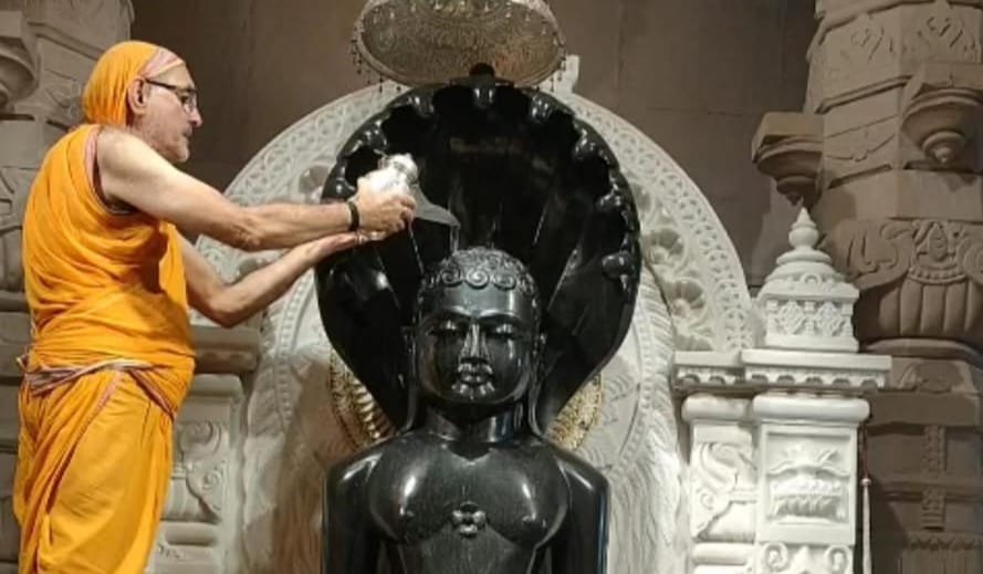 अहंकार एवं घमंड के कारण मनुष्य अपना स्वाभाविक सुख खो देता है: निवेश शास्त्री