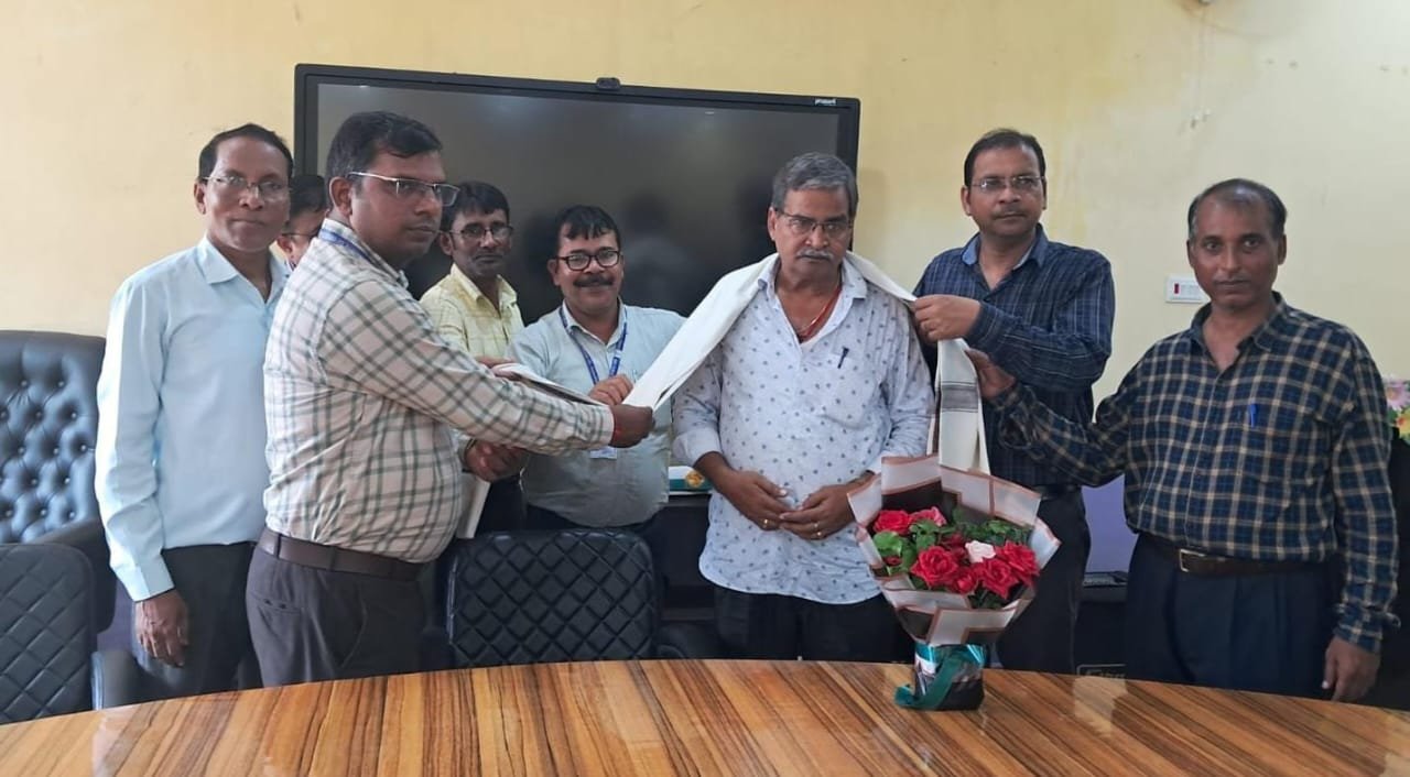 डीएवी रजरप्पा के लैब अटेंडेंट जनार्दन सिंह सेवानिवृत्त हुए