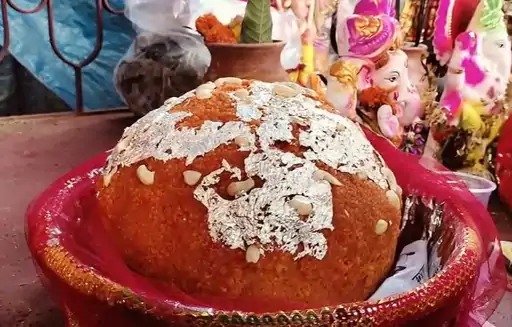 जमशेदपुर में गणपति के लड्डू की बोली में नया रिकॉर्ड,5 किलो के लड्डू की 70 हजार रुपए में बिकी