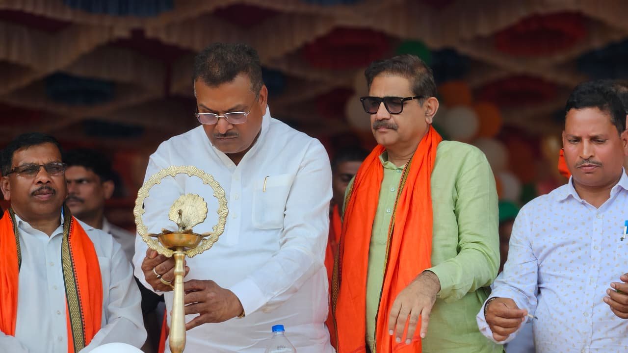 सांसद खेल महोत्सव 2025 के तहत नमो फुटबॉल टूर्नामेंट का 13वां चरण सदर प्रखण्ड में भव्य एवं ऐतिहासिक हुआ आगाज