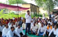 पतरातू में गांव बचाओ संघर्ष समिति के बैनर तले ग्रामीणों ने किया धरना प्रदर्शन