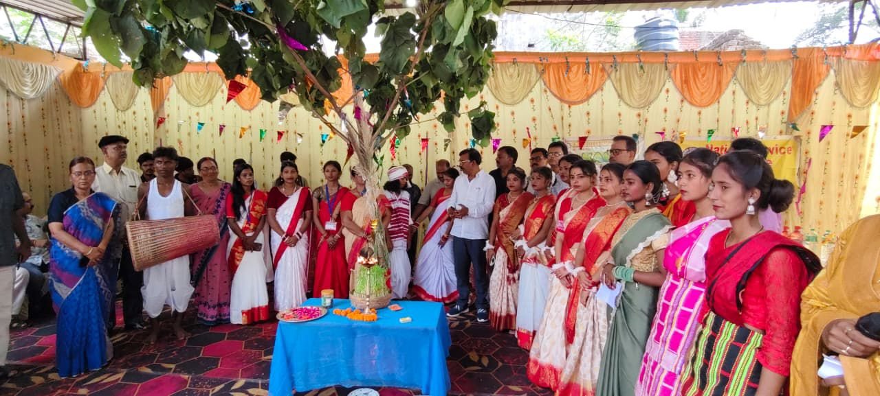 जेएम कालेज में करमा समारोह का आयोजन किया गया