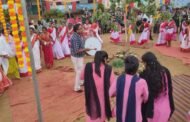 किड्ज ए जूनियर स्कूल कोतो में आयोजित करमा महोत्सव में थिरके बच्चे