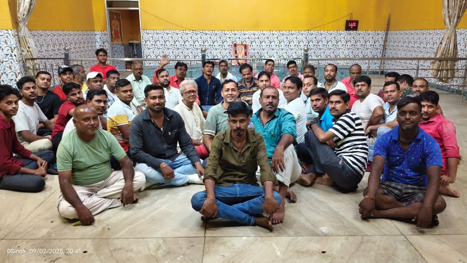 दुर्गा पूजा मनाए जाने को लेकर रेलवे स्टीम कॉलोनी में हुई बैठक,कमेटी का हुआ गठन