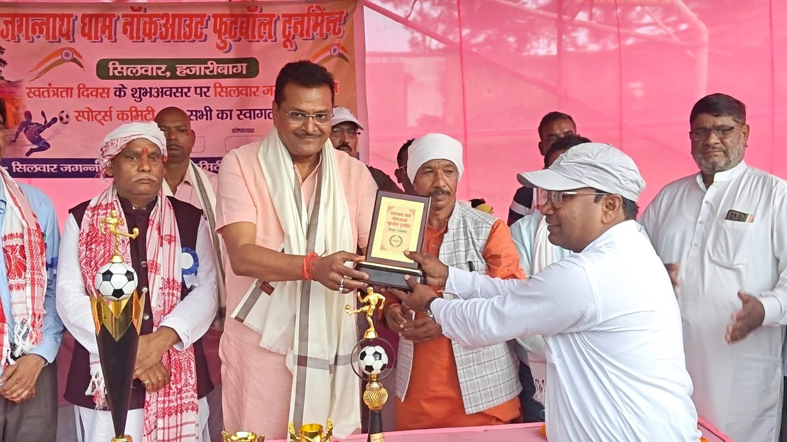 जगन्नाथ धाम फुटबॉल टूर्नामेंट का हुआ शानदार समापन,गुरहेत टीम बनी विजेता