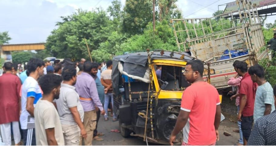 रामगढ़ बोकारो मार्ग पर चितरपुर में भीषण सड़क हादसा,एक की मौत 6 घायल