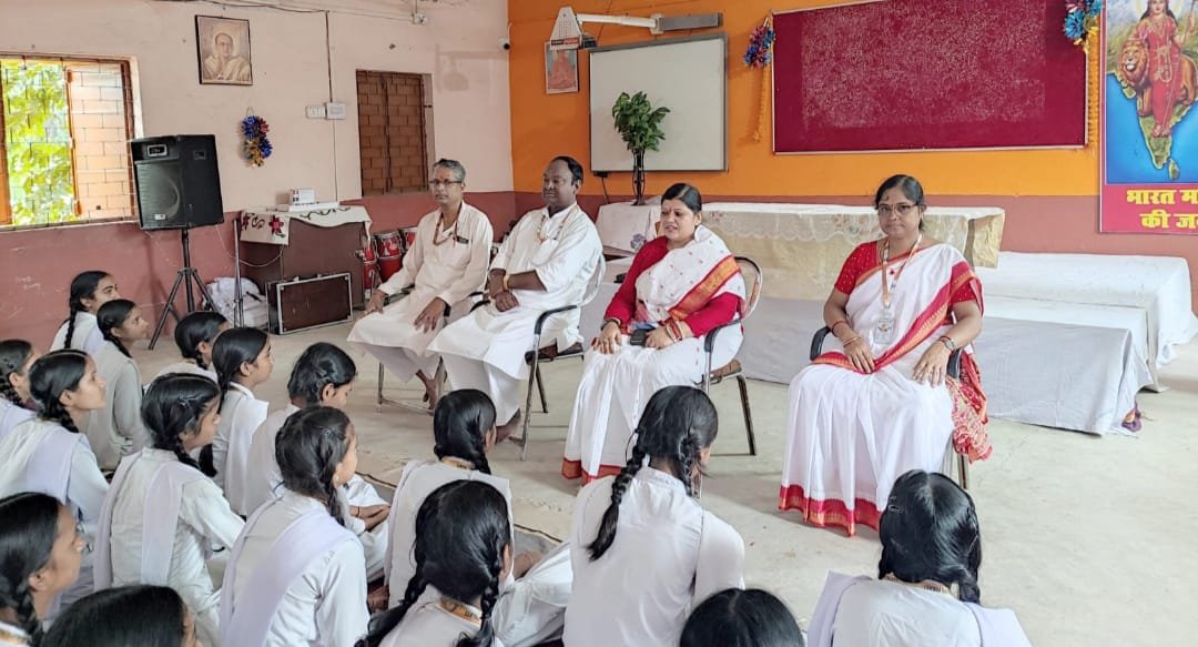 करियर काउंसलिंग में डॉ. पूजा ने किया छात्राओं का मार्गदर्शन