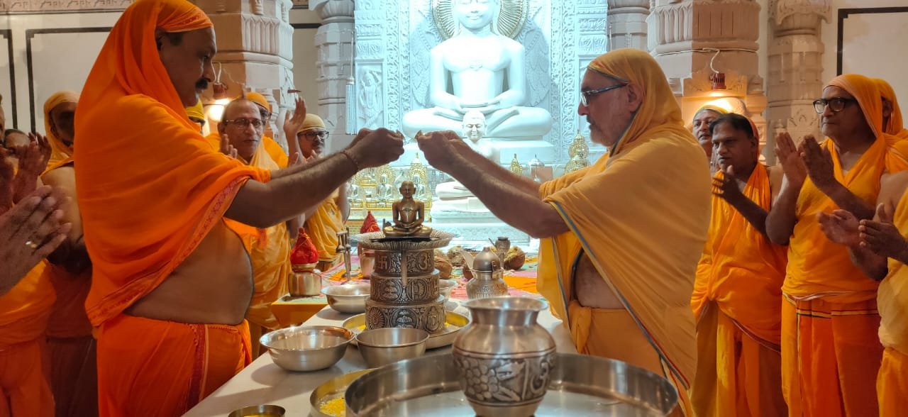 श्री दिगंबर जैन समाज के जिनालयो में धूमधाम से हुई उत्तम अकिंचन्य की पूजा