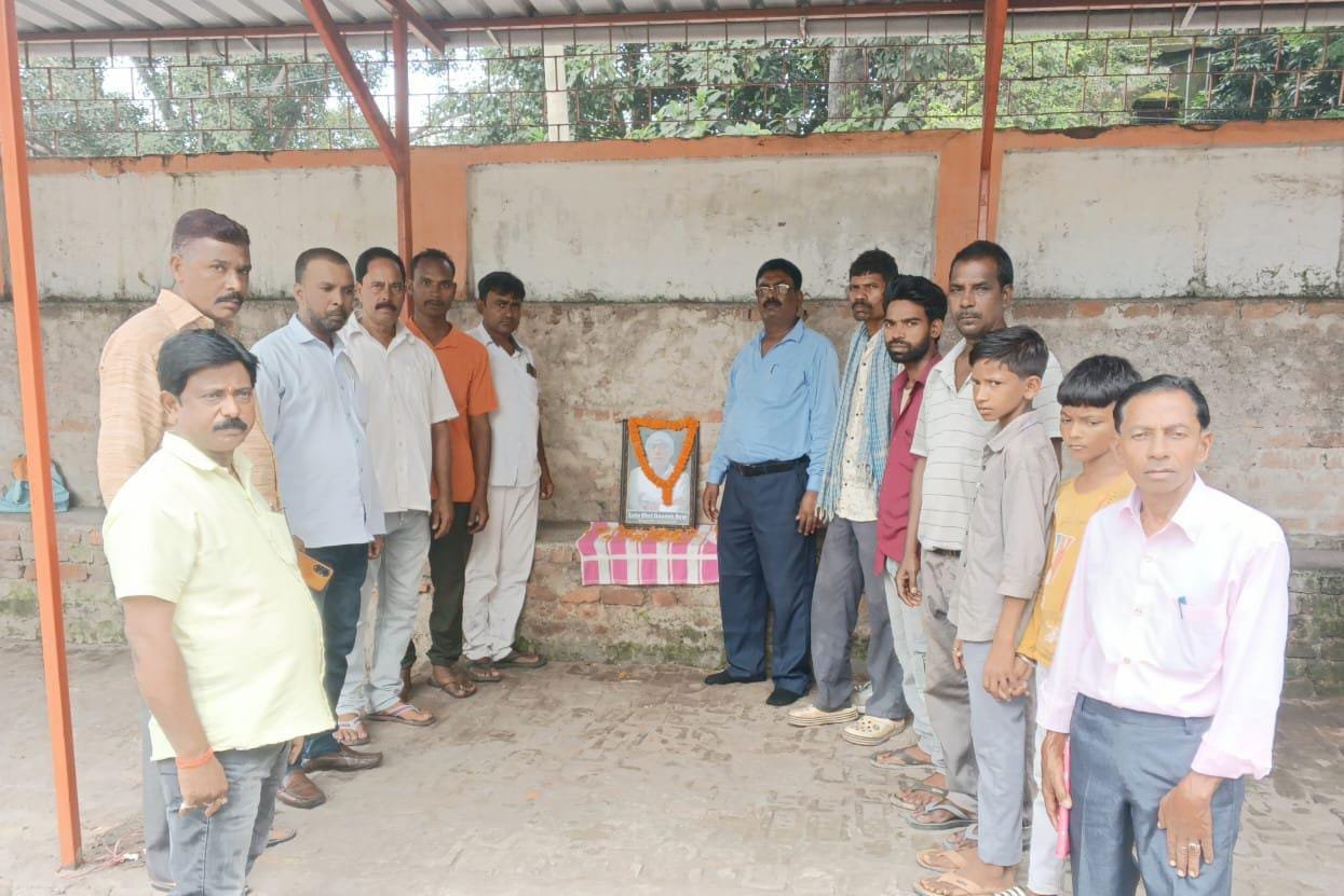भुरकुंडा काली मंदिर प्रांगण में समाजसेवी गणेश साव को दी गई श्रद्धांजलि