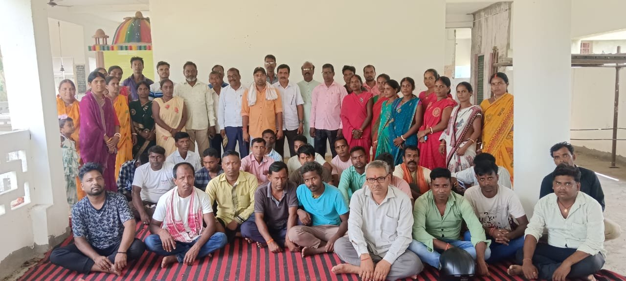 सरना स्थल परिसर में विस्थापित प्रभावित संघर्ष मोर्चा की हुई बैठक