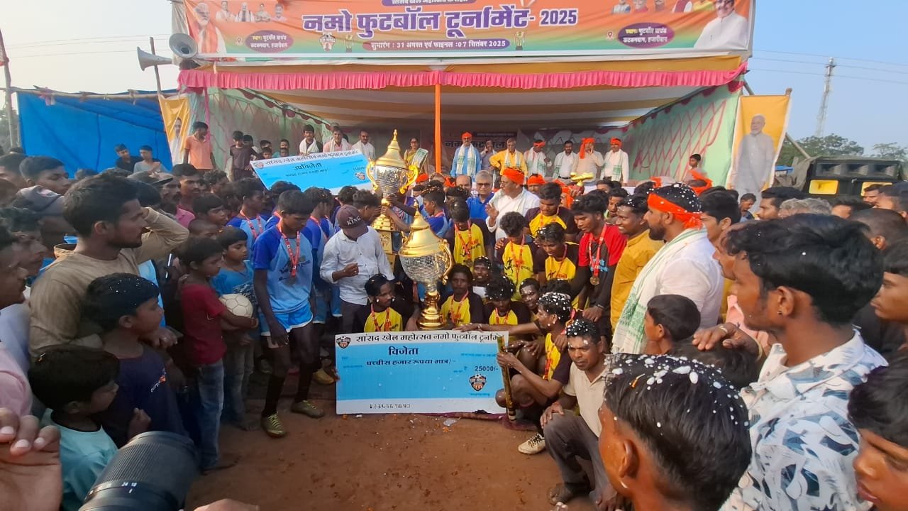 कटकमदाग में नमो फुटबॉल टूर्नामेंट का फाइनल, पिंडराही और जमुआरी की टीमों ने मारी बाज़ी
