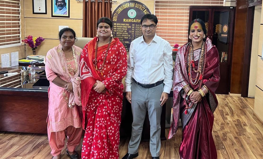ट्रांसजेंडर समूह के लोगों ने उपायुक्त से की मुलाकात