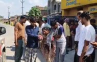 तेज रफ्तार कार ने बाइक सवार को मारी पीछे से टक्कर