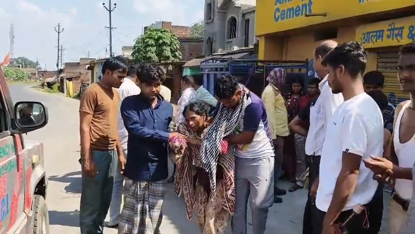 तेज रफ्तार कार ने बाइक सवार को मारी पीछे से टक्कर