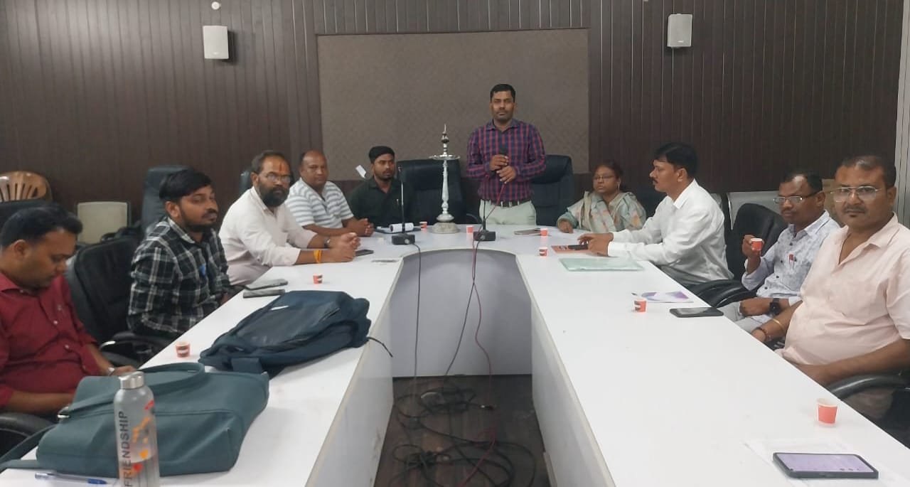 पतरातू में धरती आबा जनजातीय उत्कर्ष अभियान के लिए प्रशिक्षण आयोजित