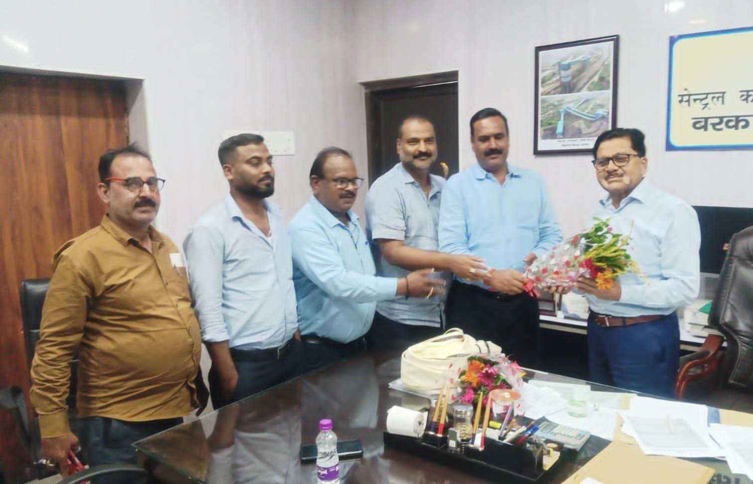 सीसीएल कोलियरी कर्मचारी संघ ने बरका सयाल महाप्रबंधक को दी बधाई