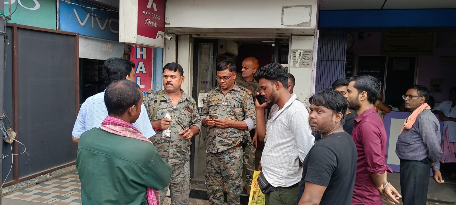 भुरकुंडा एक्ससीस बैंक एटीएम में गड़बड़ी,दो ग्राहकों का फंसा पैसा, जांच में जुटी पुलिस