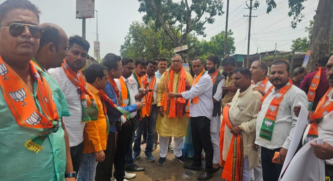 भाजपा कार्यकर्ताओं ने प्रखंड कार्यालय के समक्ष आक्रोषपूर्ण प्रदर्शन किया