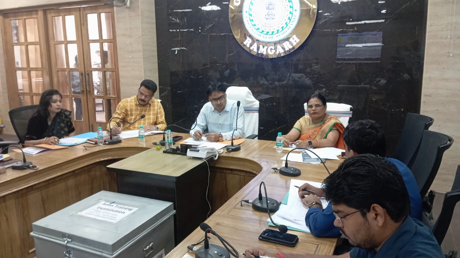 राजस्व संबंधित कार्यों, नीलाम पत्र वादों, राजस्व संग्रहण आदि को लेकर उपायुक्त की अध्यक्षता में हुआ बैठक