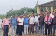 सीसीएल प्रबंधन द्वारा रास्ते बंद करने को लेकर ग्रामीणों ने विरोध कर प्रोडक्शन ठप किया