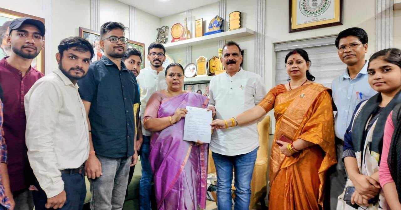 2019 के पूर्व के विद्यालयों को पुनः मान्यता आवेदन की मजबूरी अन्याय, अफसर भाजपा के इशारे पर काम कर रहे : आलोक कुमार दूबे