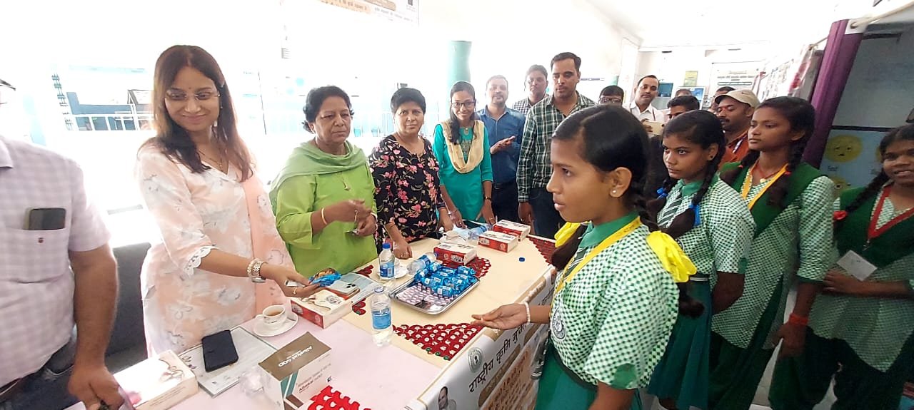 राष्ट्रीय कृमि मुक्ति दिवस का सिविल सर्जन ने किया शुभारंभ