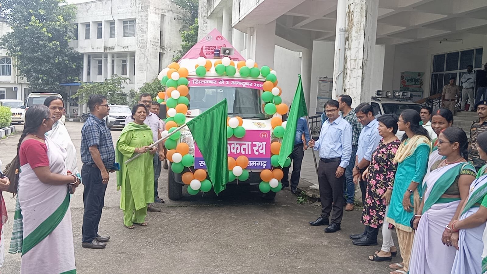स्वस्थ नारी – सशक्त परिवार अभियान के तहत जागरुकता वाहन को उपायुक्त ने किया रवाना