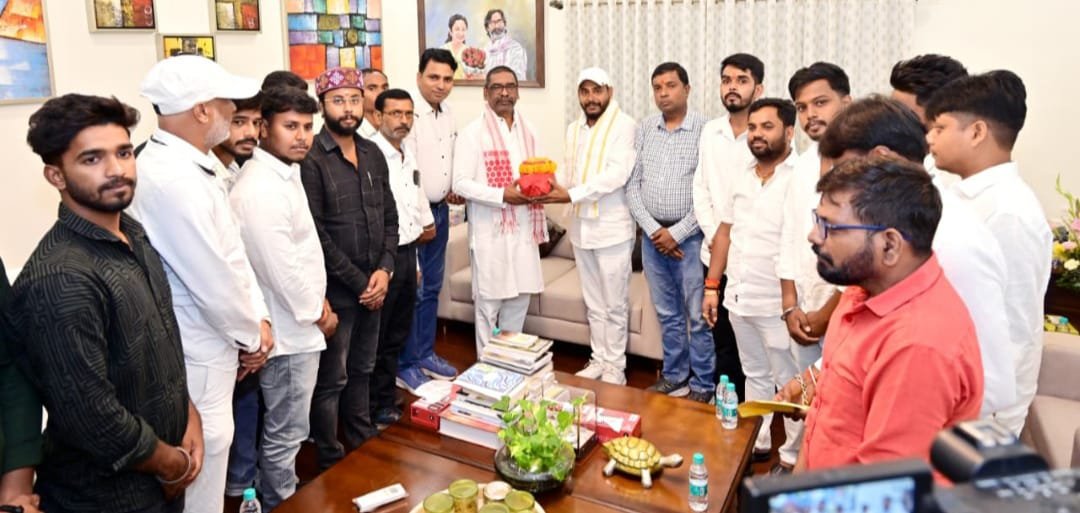 मुख्यमंत्री से 