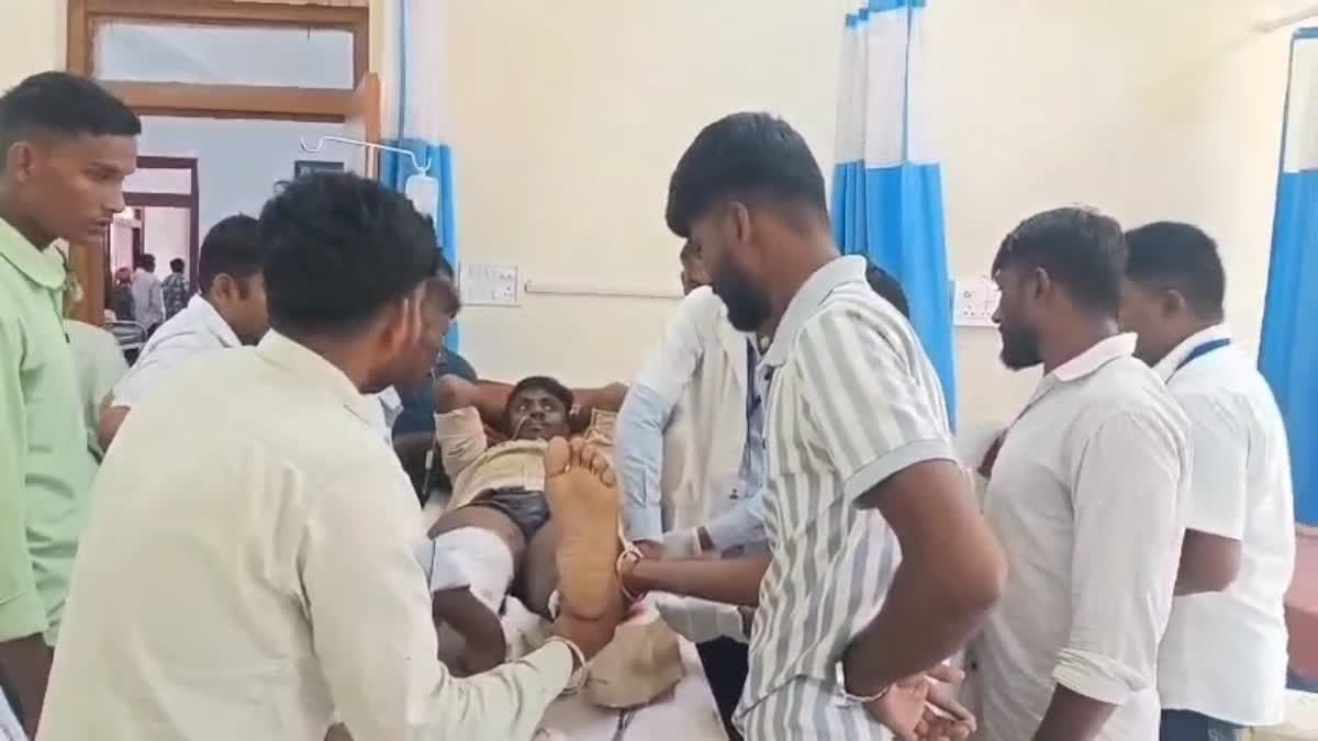 चतरा में बालू माफिया का दुस्साहस, जब्त ट्रैक्टर को थाना ला रहे चौकीदार को कुचलकर मारने की कोशिश