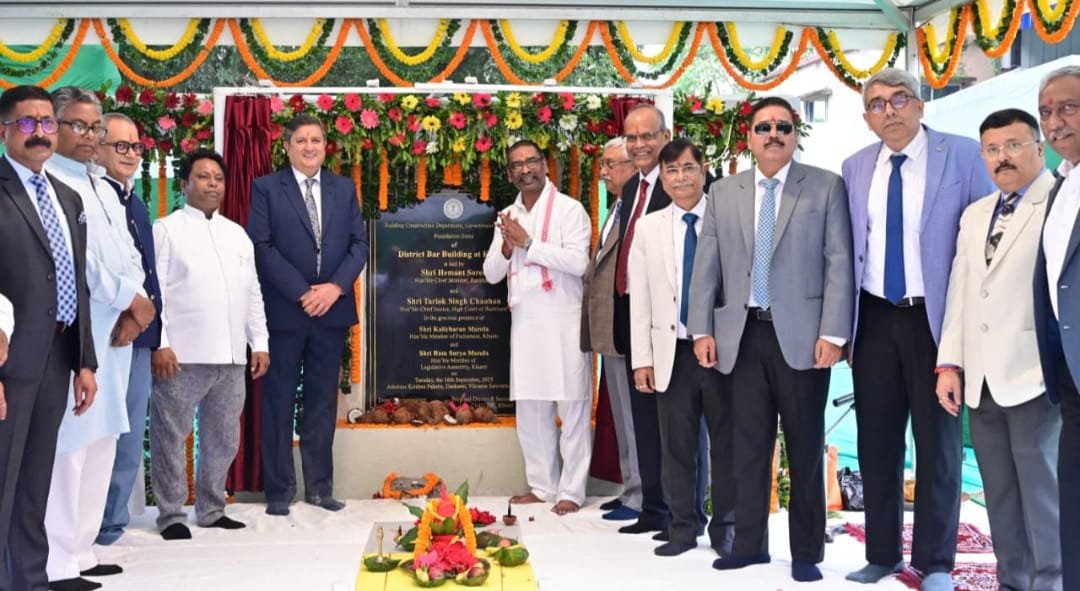 खूंटी,चाईबासा एवं चांडिल में प्रस्तावित विधिज्ञ परिषद भवन का शिलान्यास कार्यक्रम में सम्मिलित हुए मुख्यमंत्री