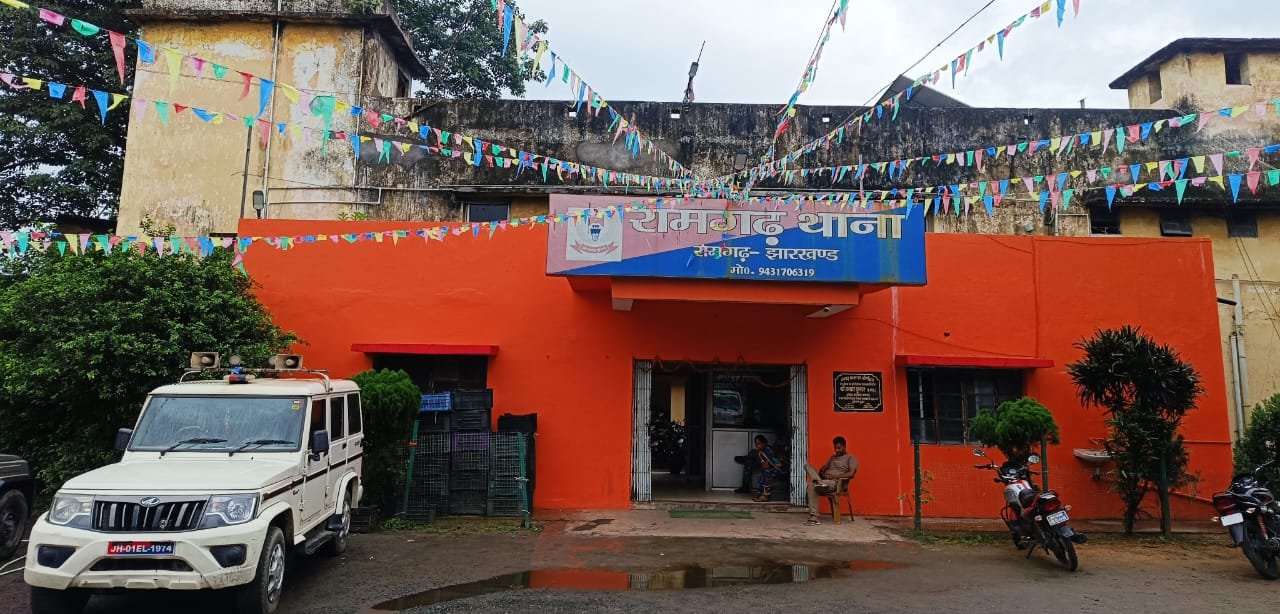 रामगढ़ शहर में चोरों का आतंक, दुकान के सामने से दिन में मोटरसाइकिल चोरी