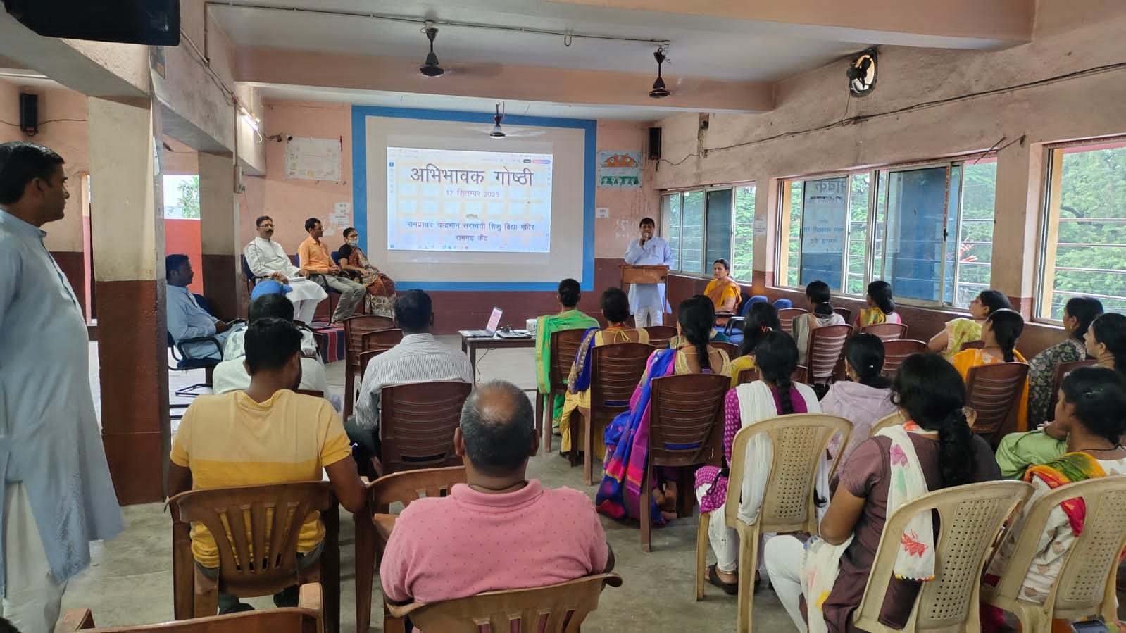 रामप्रसाद चंद्रभान सरस्वती शिशु विद्या मंदिर में गोष्ठी का आयोजन