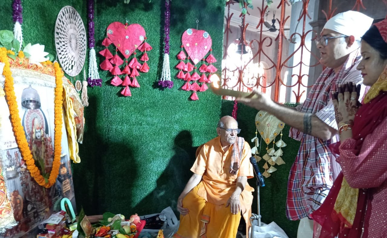 माता वैष्णों देवी मंदिर में कलश स्थापना के साथ शारदीय नवरात्र अनुष्ठान शुरू