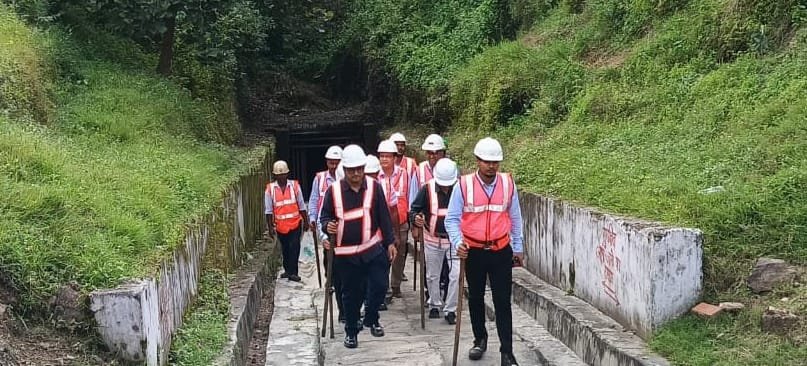 रामगढ़ उपायुक्त ने परिवारजनों के साथ बांसगढ़ा खान का भ्रमण किया