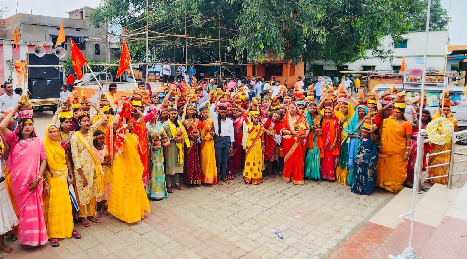 शक्ति की आराधना मां दुर्गा की पूजा कलश स्थापना से हुआ शुरू