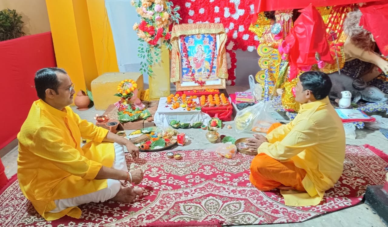 शारदीय नवरात्र प्रथम दिन माँ शैलपुत्री की हुई पूजा अर्चना