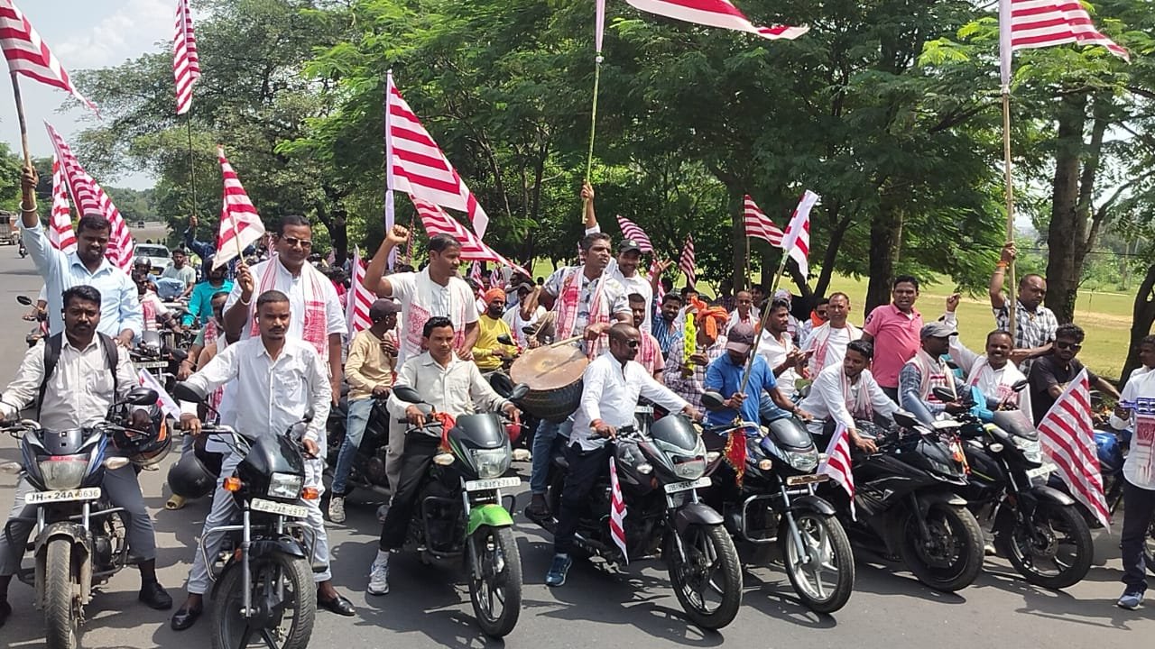 कुडमी समाज को एसटी वर्ग में शामिल किए जाने के मांग को आदिवासी समाज के लोगों ने बताया असंवैधानिक