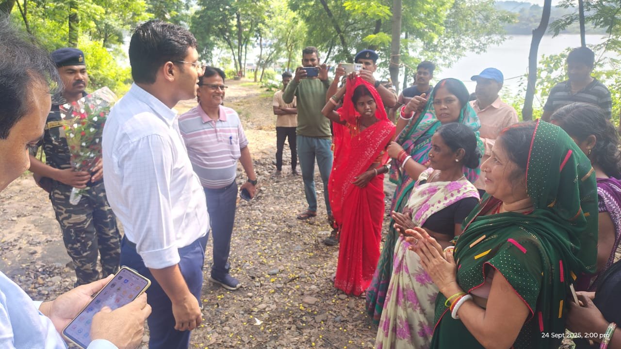 जिला के पतरातू प्रखंड का डीडीसी ने किया दौरा