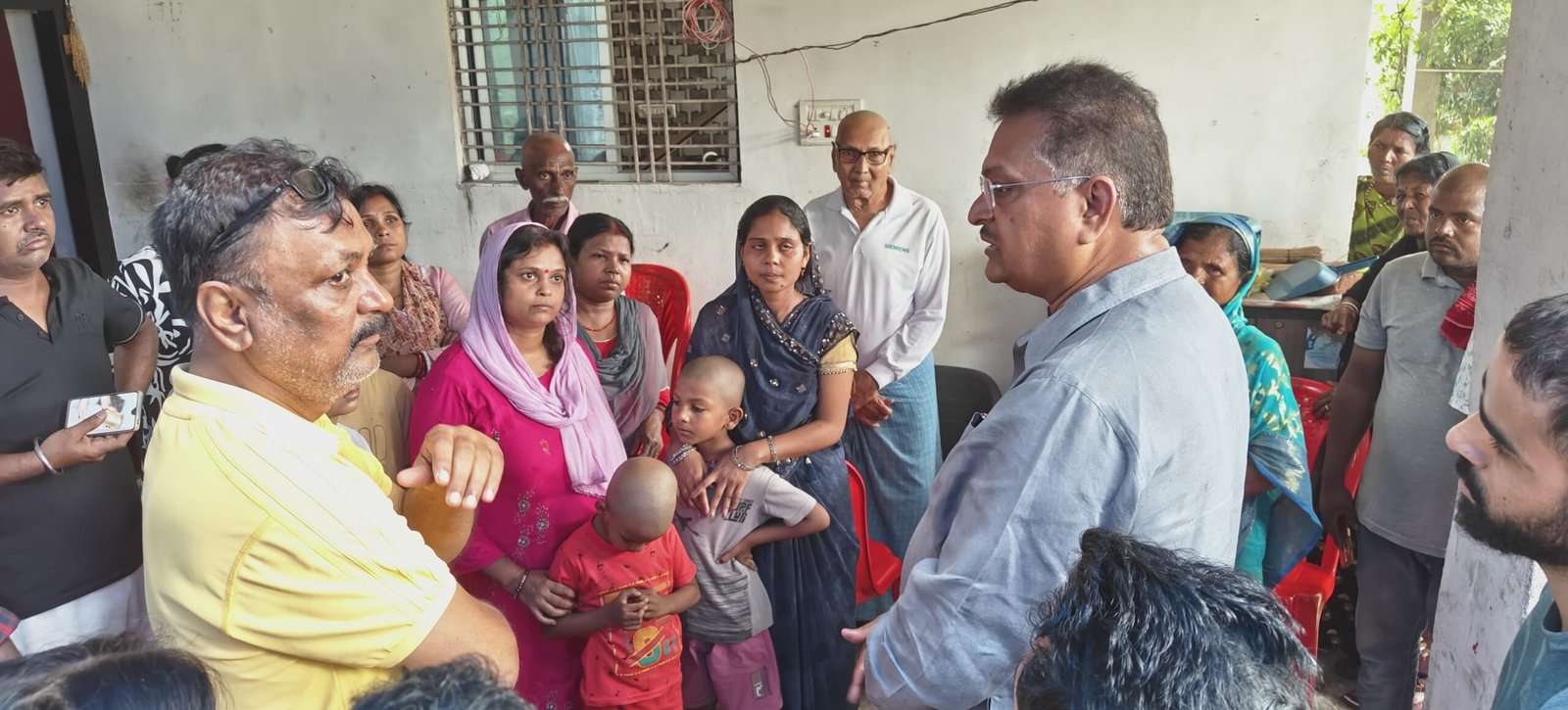 भाजयुमो के नगर पूर्वी के तत्कालीन मंडल अध्यक्ष बबलू मंडल के द्वादशा श्राद्ध में पहुंचे सांसद मनीष जायसवाल