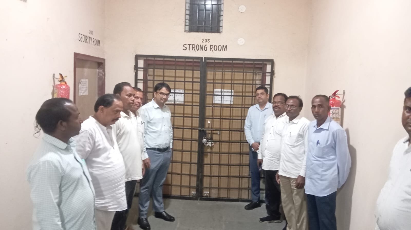 उपायुक्त ने किया ईवीएम वेयरहाउस का निरीक्षण