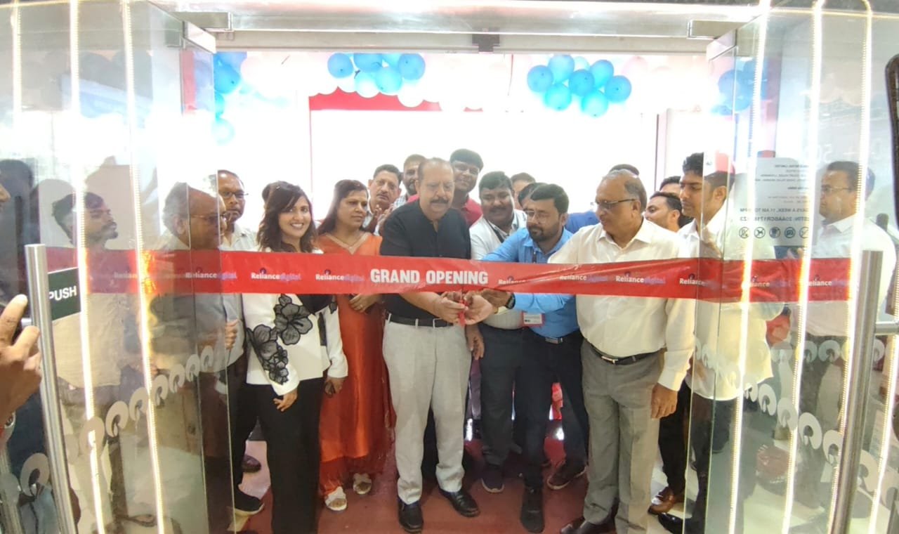 रामगढ में रिलायंस डिजिटल स्टोर का हुआ भव्य उद्घाटन