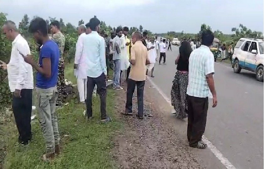 गिरिडीह में भीषण सड़क हादसा: सवारी गाड़ी और ट्रक की टक्कर में 3 लोगों की दर्दनाक मौत