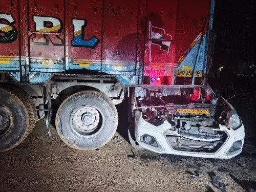 सड़क हादसे में मां-बेटी समेत तीन की मौत