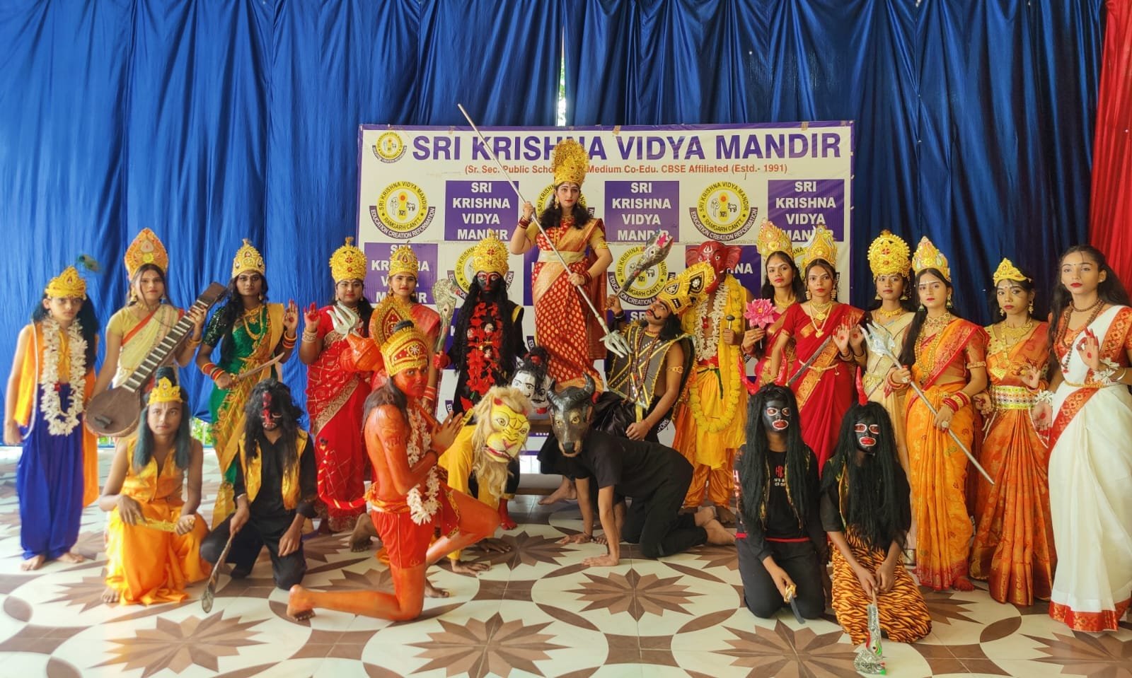 मां दुर्गा की महिमा से आलोकित हुआ श्री कृष्ण विद्या मंदिर