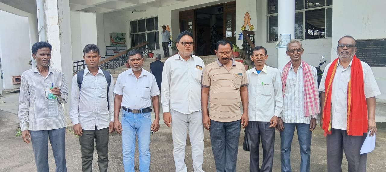 भाकपा माले का प्रतिनिधिमंडल उपायुक्त से मिला