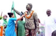 मुख्यमंत्री ने पूर्व विधायक स्व दुर्गा सोरेन को दी भावपूर्ण श्रद्धांजलि