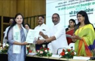मुख्यमंत्री ने नगर विकास एवं आवास विभाग के अंतर्गत नवचयनित अभ्यर्थियों को सौंपा नियुक्ति पत्र