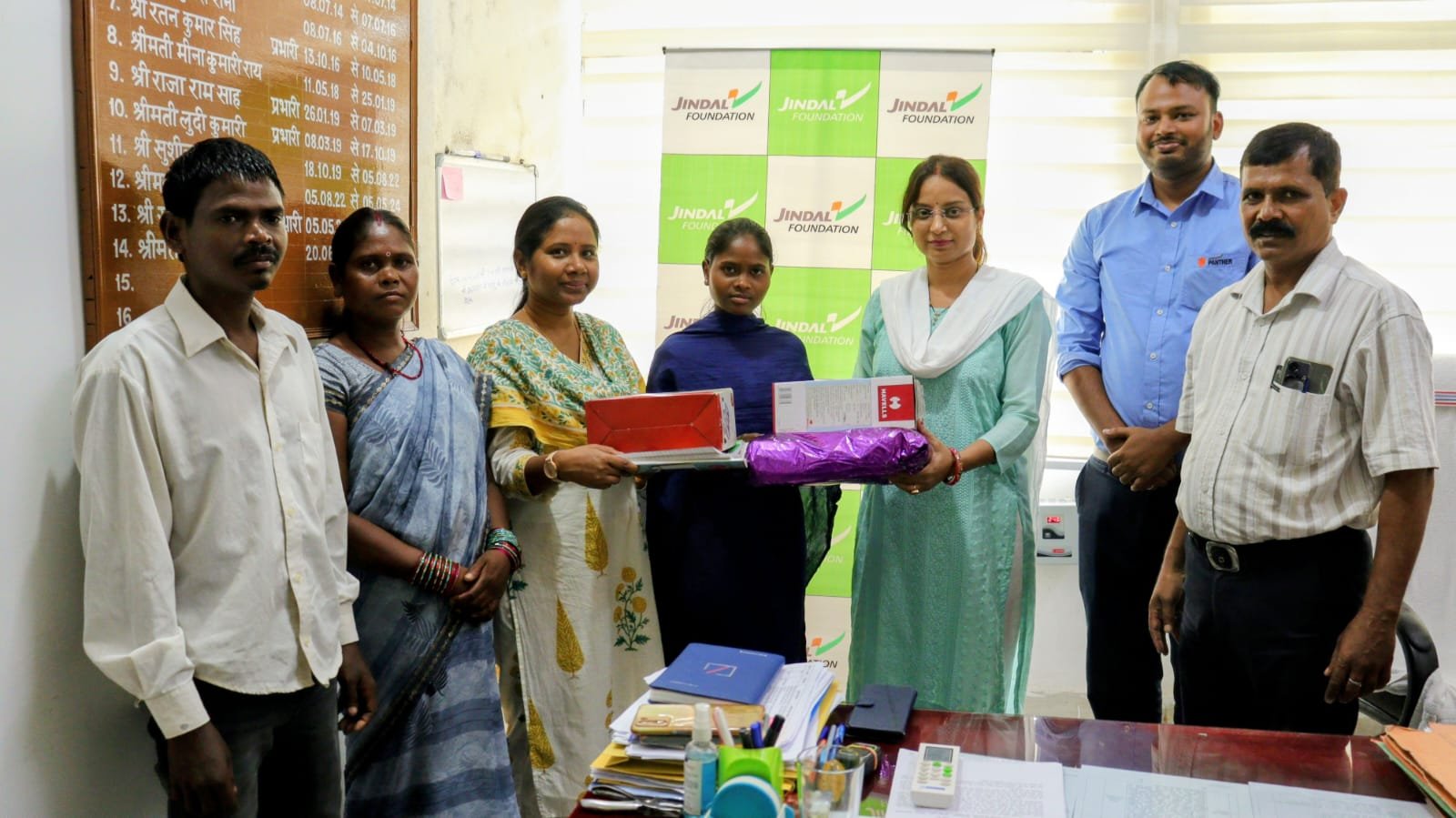 जिंदल फाउंडेशन का प्रयास रंग लाया,सुनीता बिरहोर का रामगढ़ कॉलेज में नामांकन